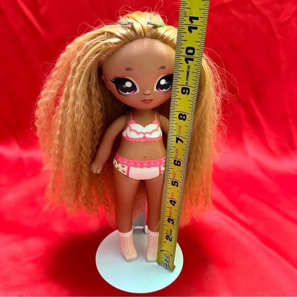 Na Na Na Surprise Teens Lora Vonn  fashion doll - Picture 9 of 9